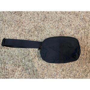Lululemon everywhere belt bag 1L-black